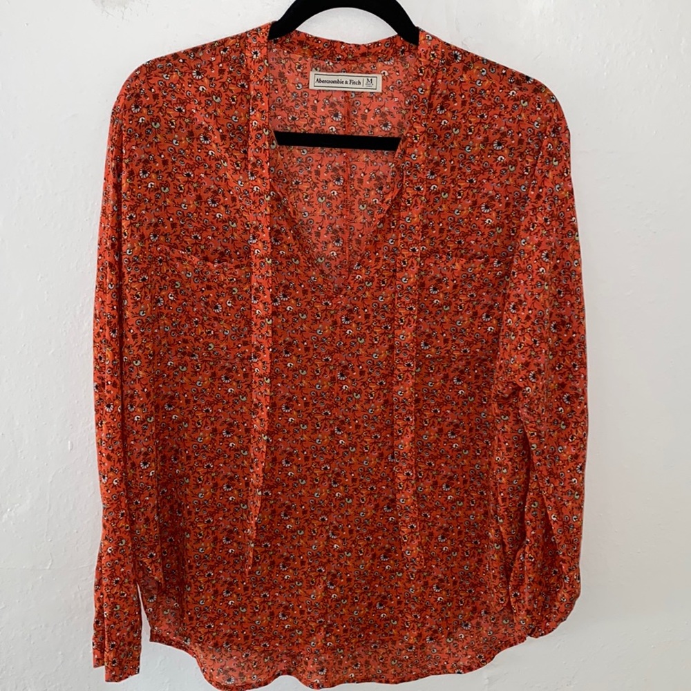 Beautiful Abercrombie & Fitch Orange floral Sheer tie neck top.Size: Med…